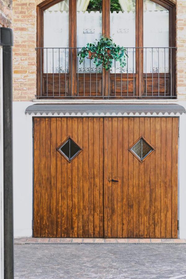 Casa Lobe - Charming Apartment In Village Centre La Morra Extérieur photo