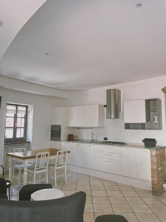 Casa Lobe - Charming Apartment In Village Centre La Morra Extérieur photo