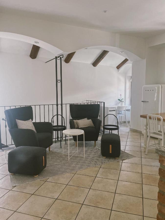 Casa Lobe - Charming Apartment In Village Centre La Morra Extérieur photo