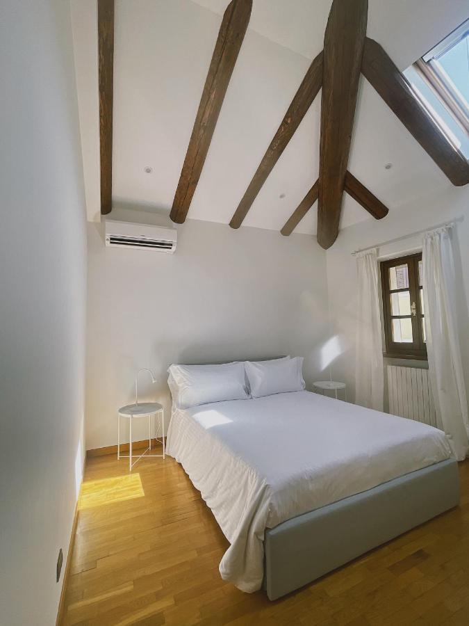 Casa Lobe - Charming Apartment In Village Centre La Morra Extérieur photo